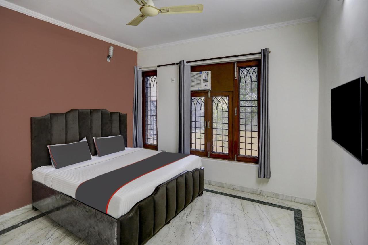 Super Capital O Uk House Residency Hotel Gurgaon Exterior foto