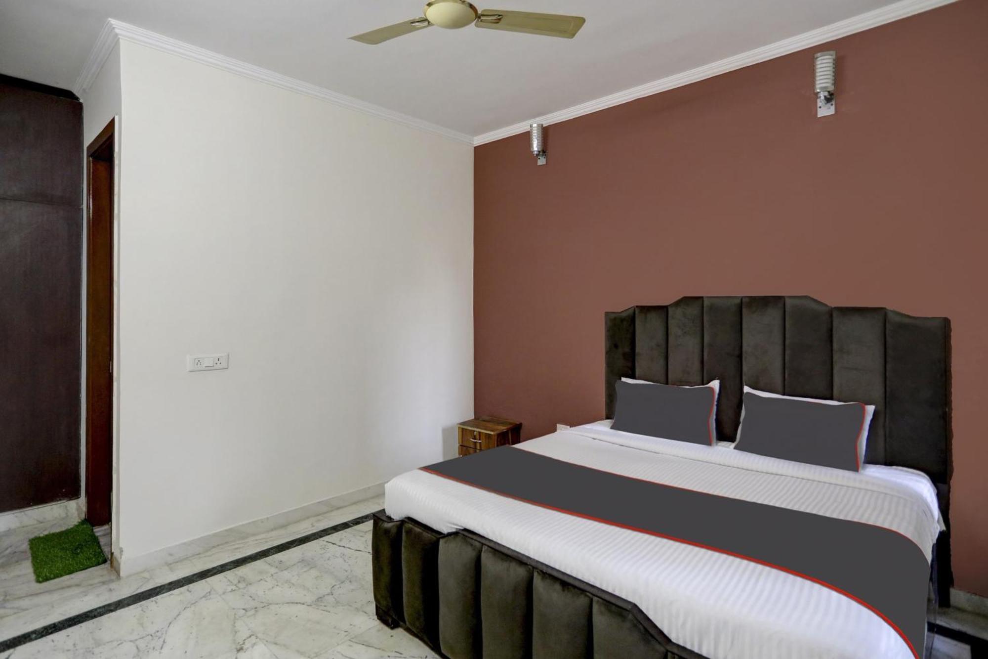 Super Capital O Uk House Residency Hotel Gurgaon Exterior foto