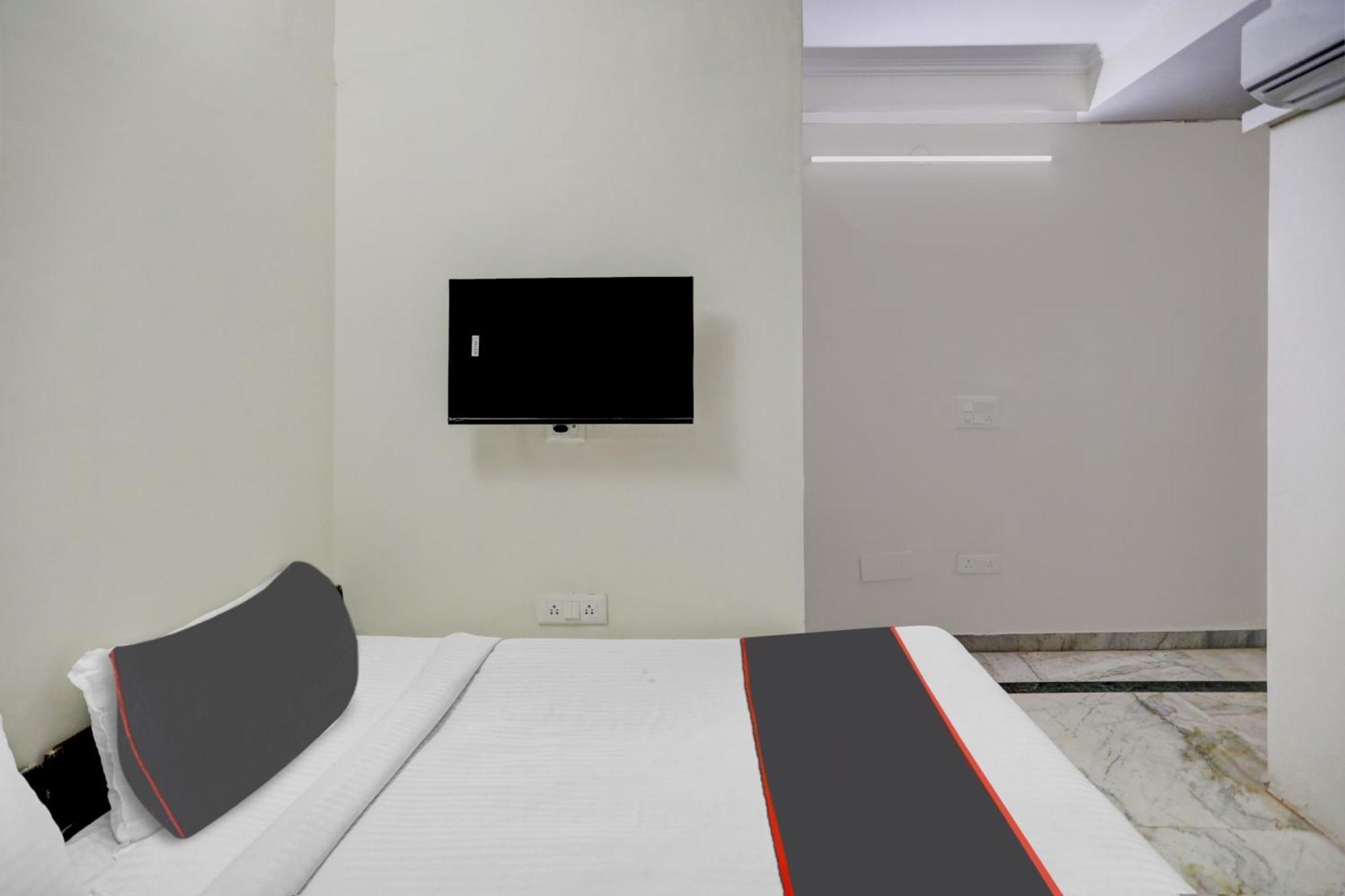 Super Capital O Uk House Residency Hotel Gurgaon Exterior foto