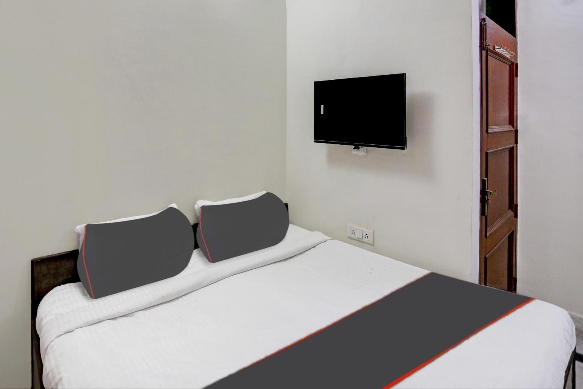 Super Capital O Uk House Residency Hotel Gurgaon Exterior foto