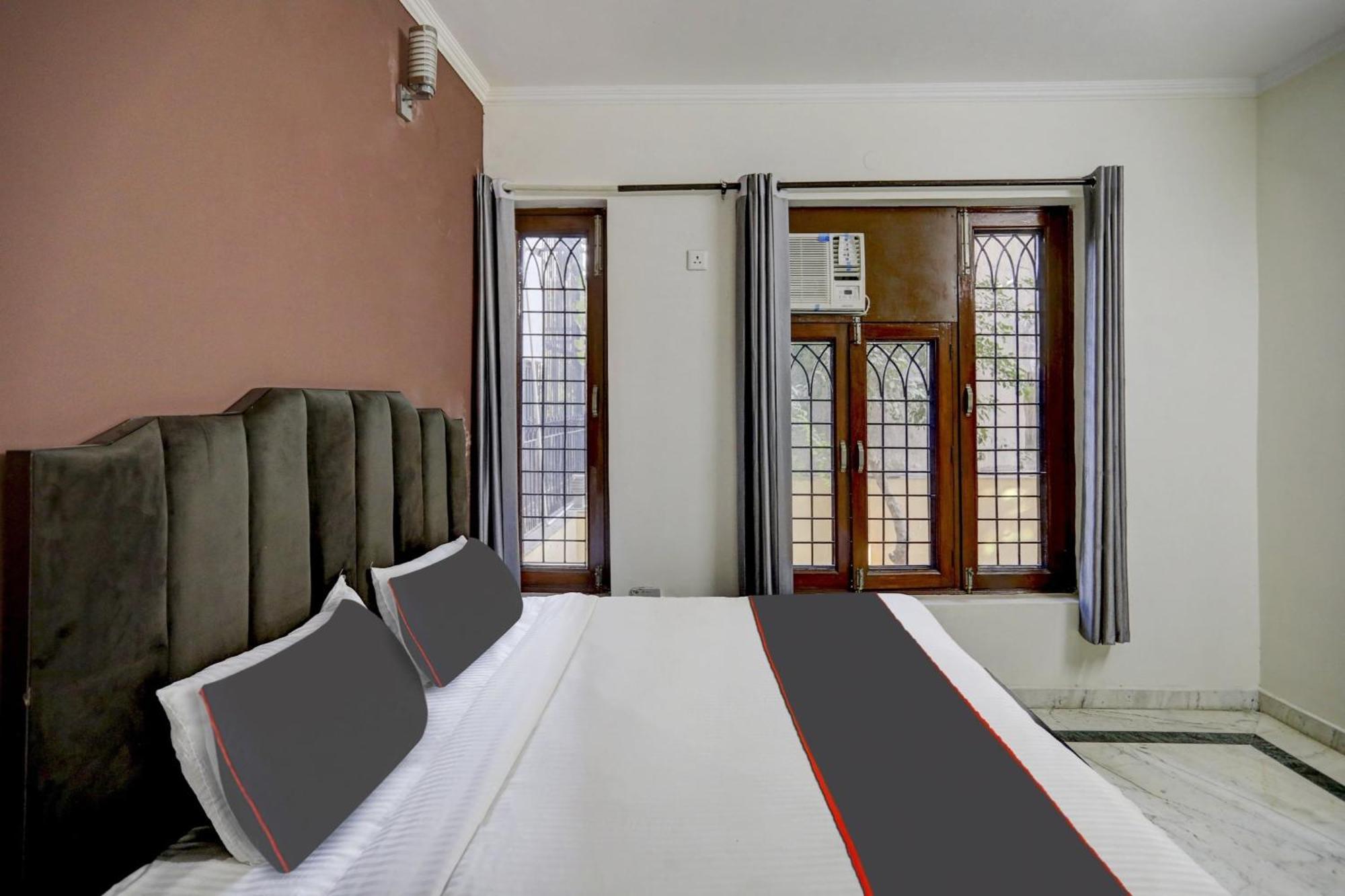 Super Capital O Uk House Residency Hotel Gurgaon Exterior foto