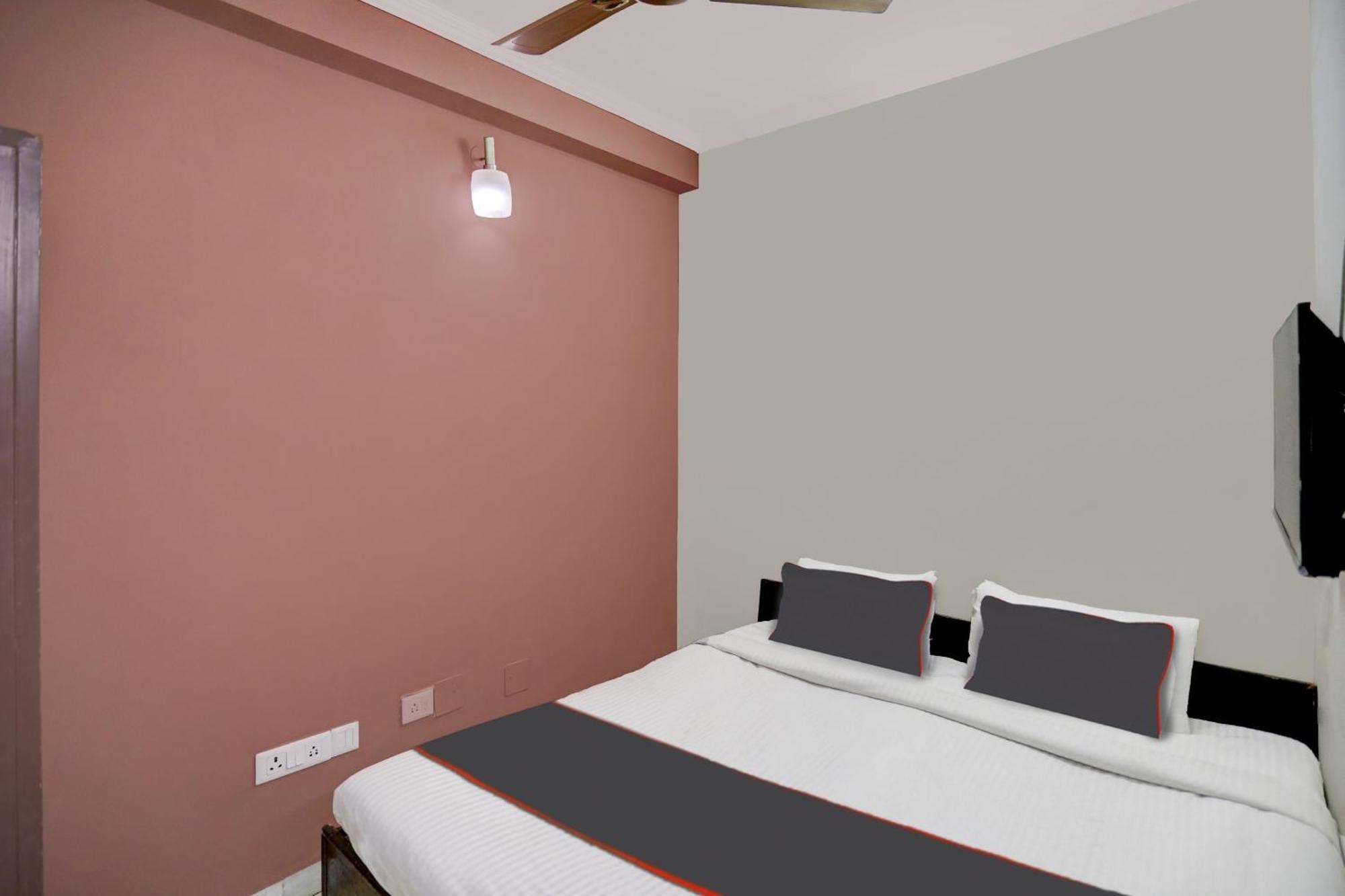 Super Capital O Uk House Residency Hotel Gurgaon Exterior foto