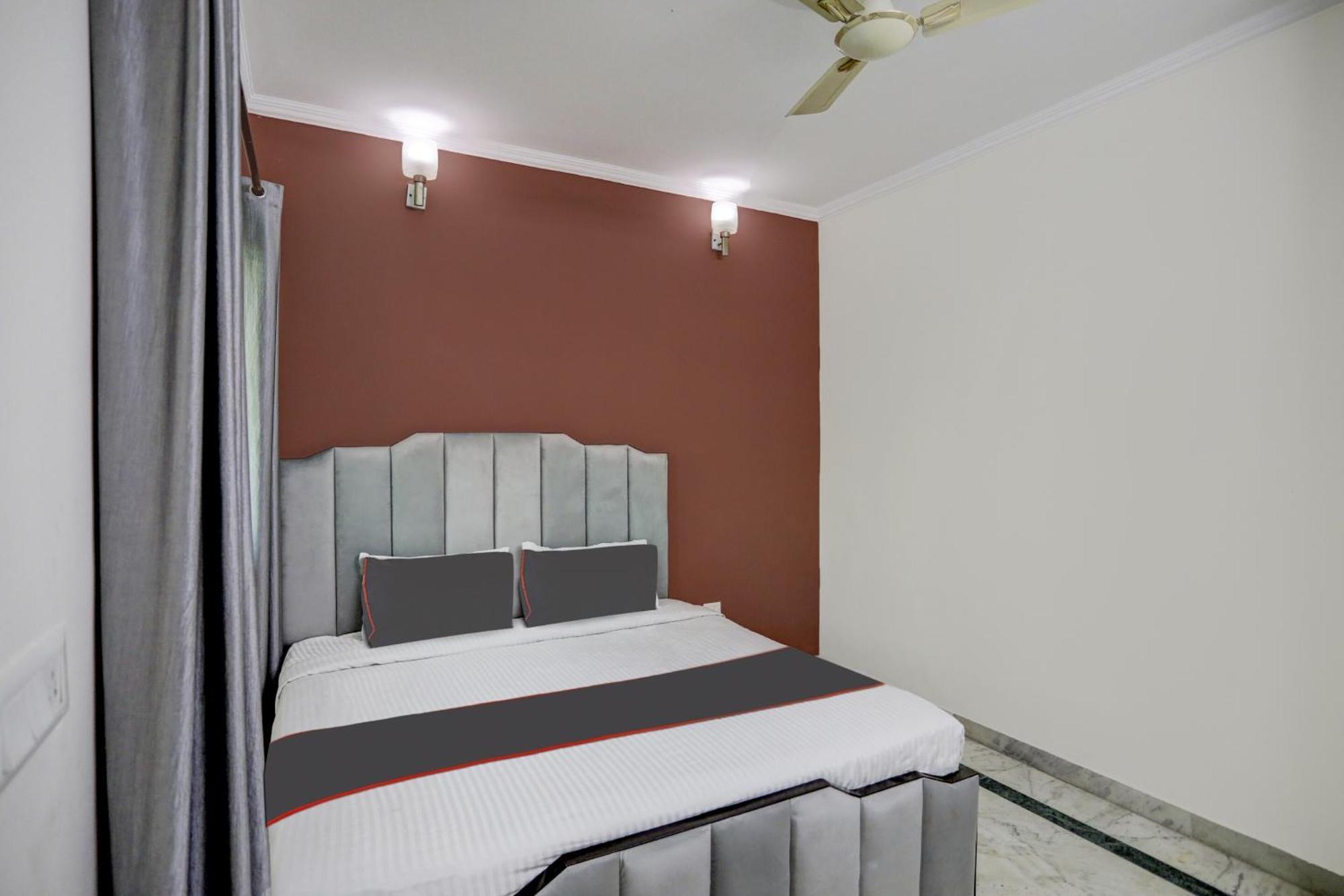 Super Capital O Uk House Residency Hotel Gurgaon Exterior foto