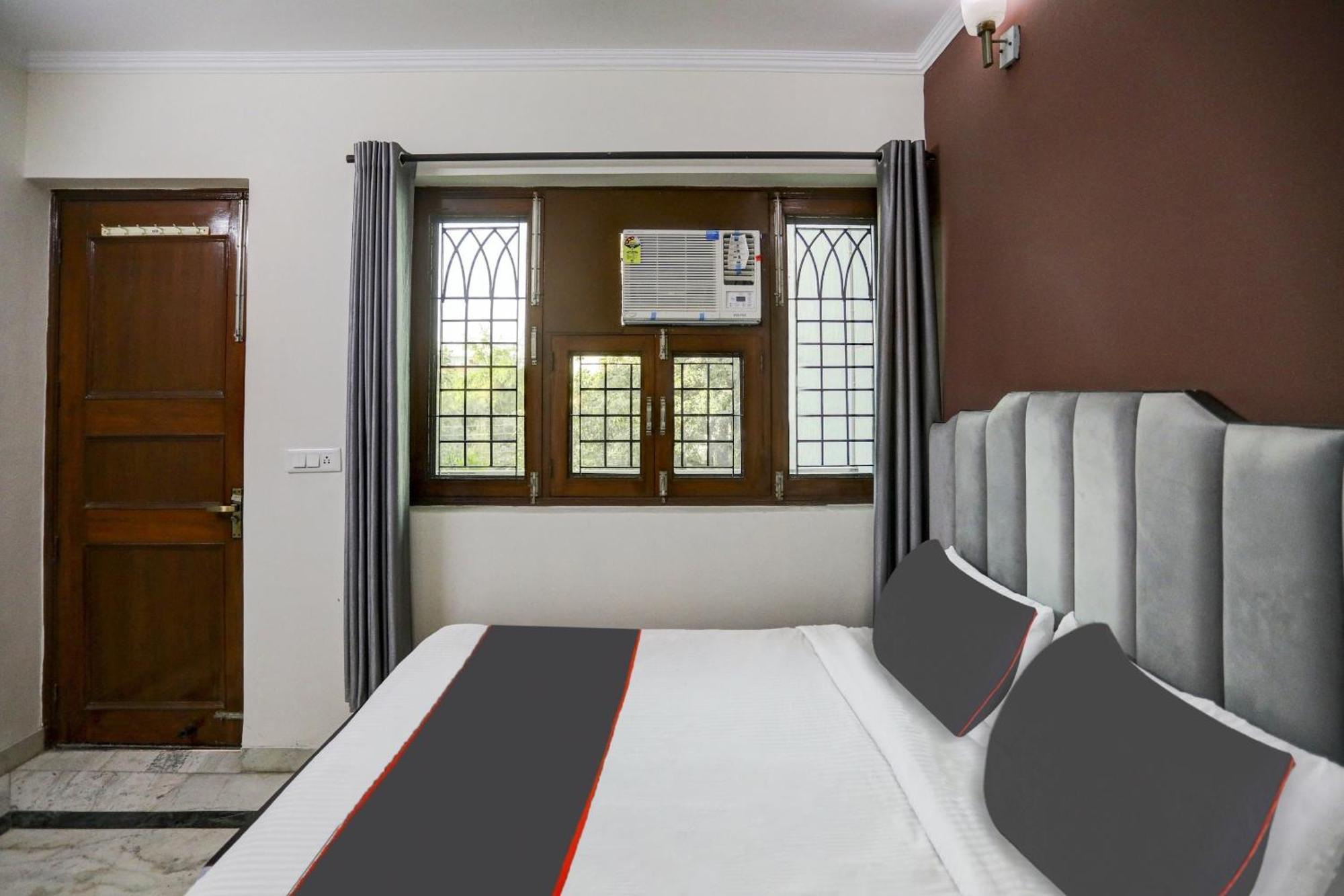 Super Capital O Uk House Residency Hotel Gurgaon Exterior foto