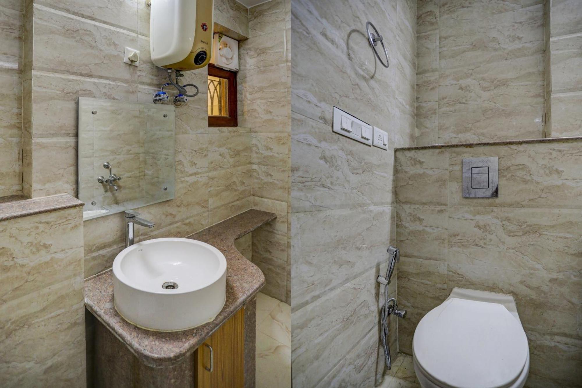 Super Capital O Uk House Residency Hotel Gurgaon Exterior foto